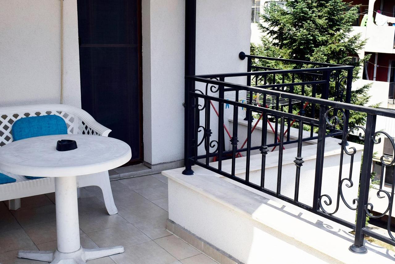 Flora Beach Apartaments Burgas Ngoại thất bức ảnh