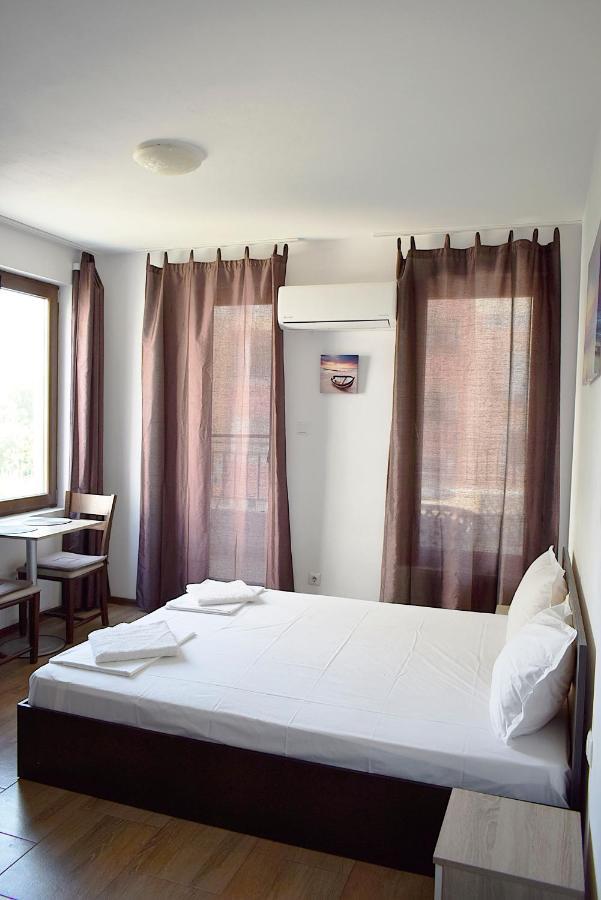 Flora Beach Apartaments Burgas Ngoại thất bức ảnh