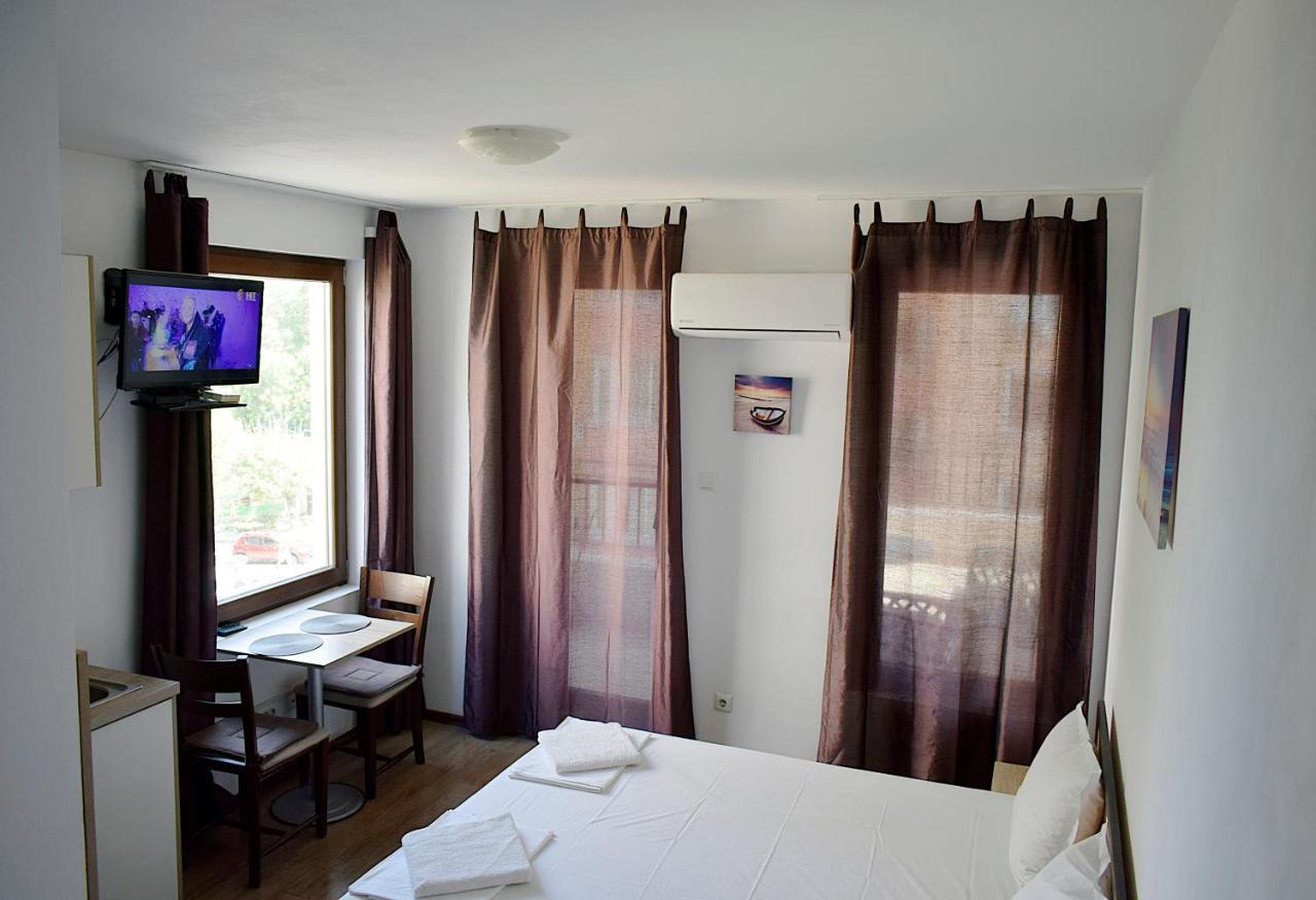 Flora Beach Apartaments Burgas Ngoại thất bức ảnh