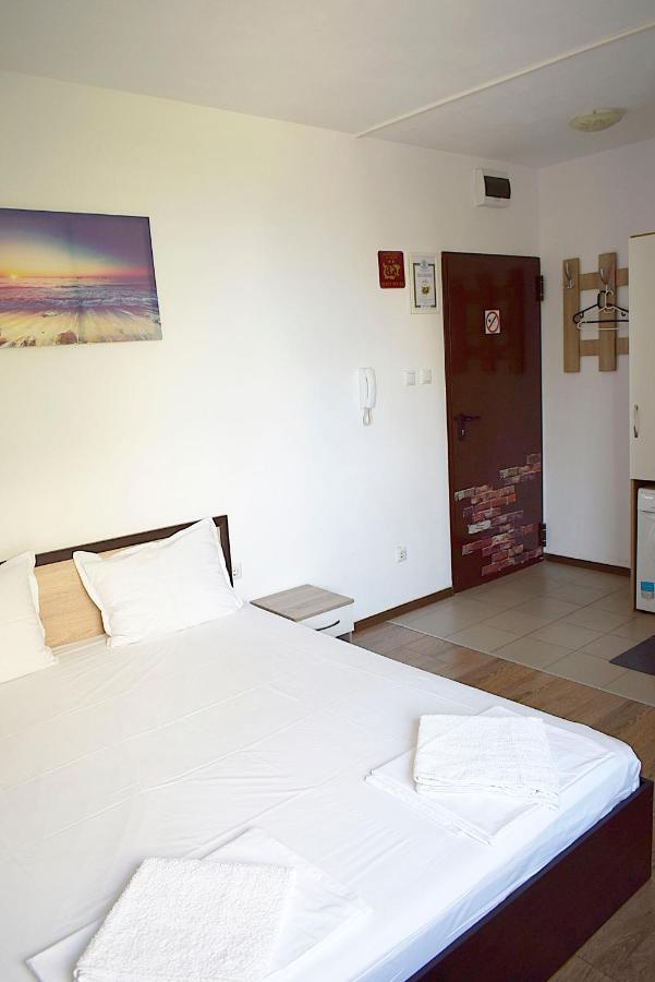 Flora Beach Apartaments Burgas Ngoại thất bức ảnh