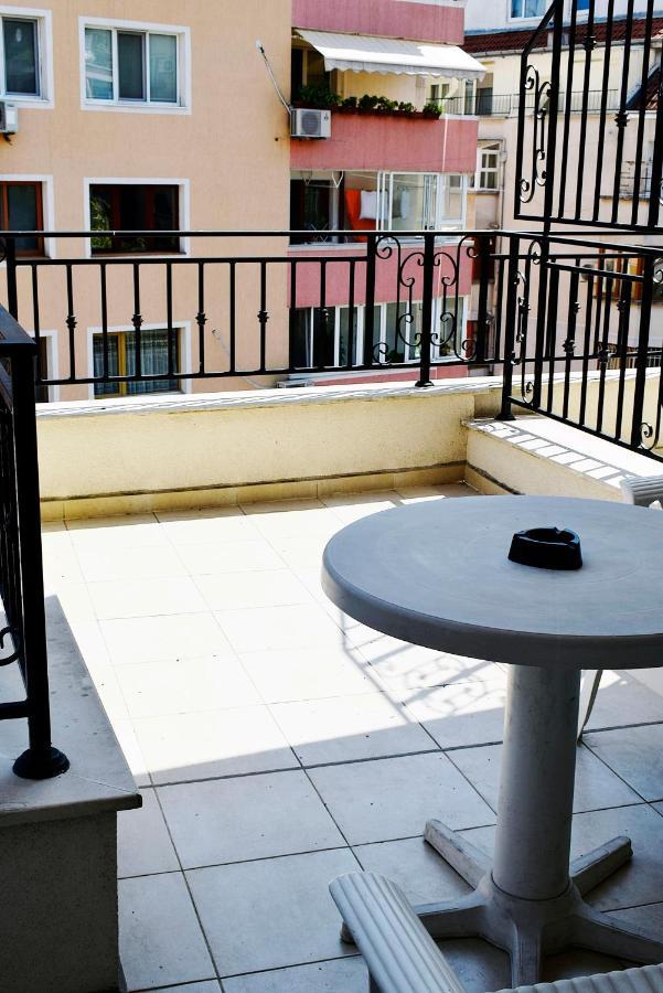 Flora Beach Apartaments Burgas Ngoại thất bức ảnh