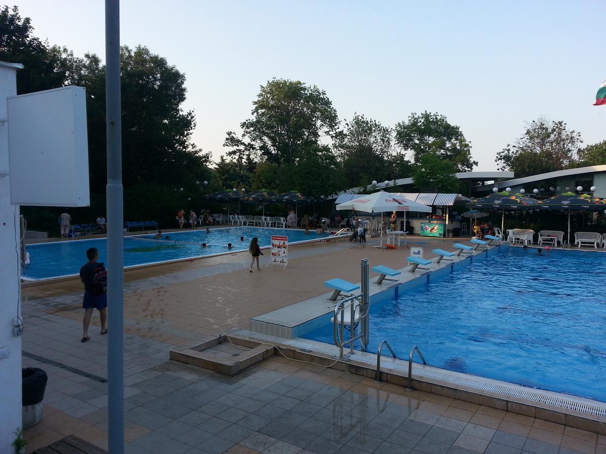 Flora Beach Apartaments Burgas Ngoại thất bức ảnh