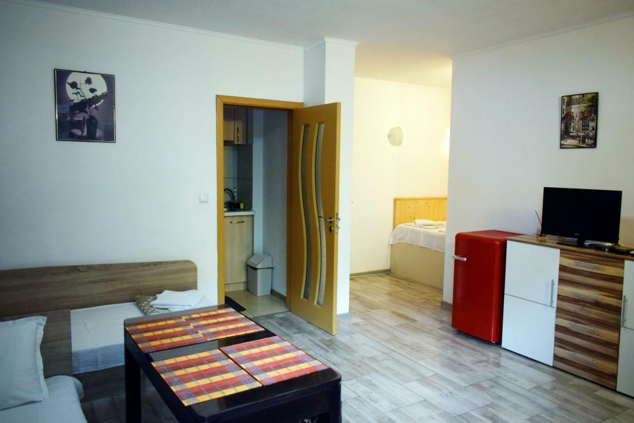 Flora Beach Apartaments Burgas Ngoại thất bức ảnh